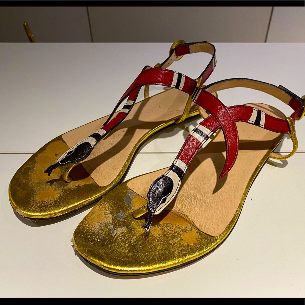 Gucci python sandal. Gold. 36.5
